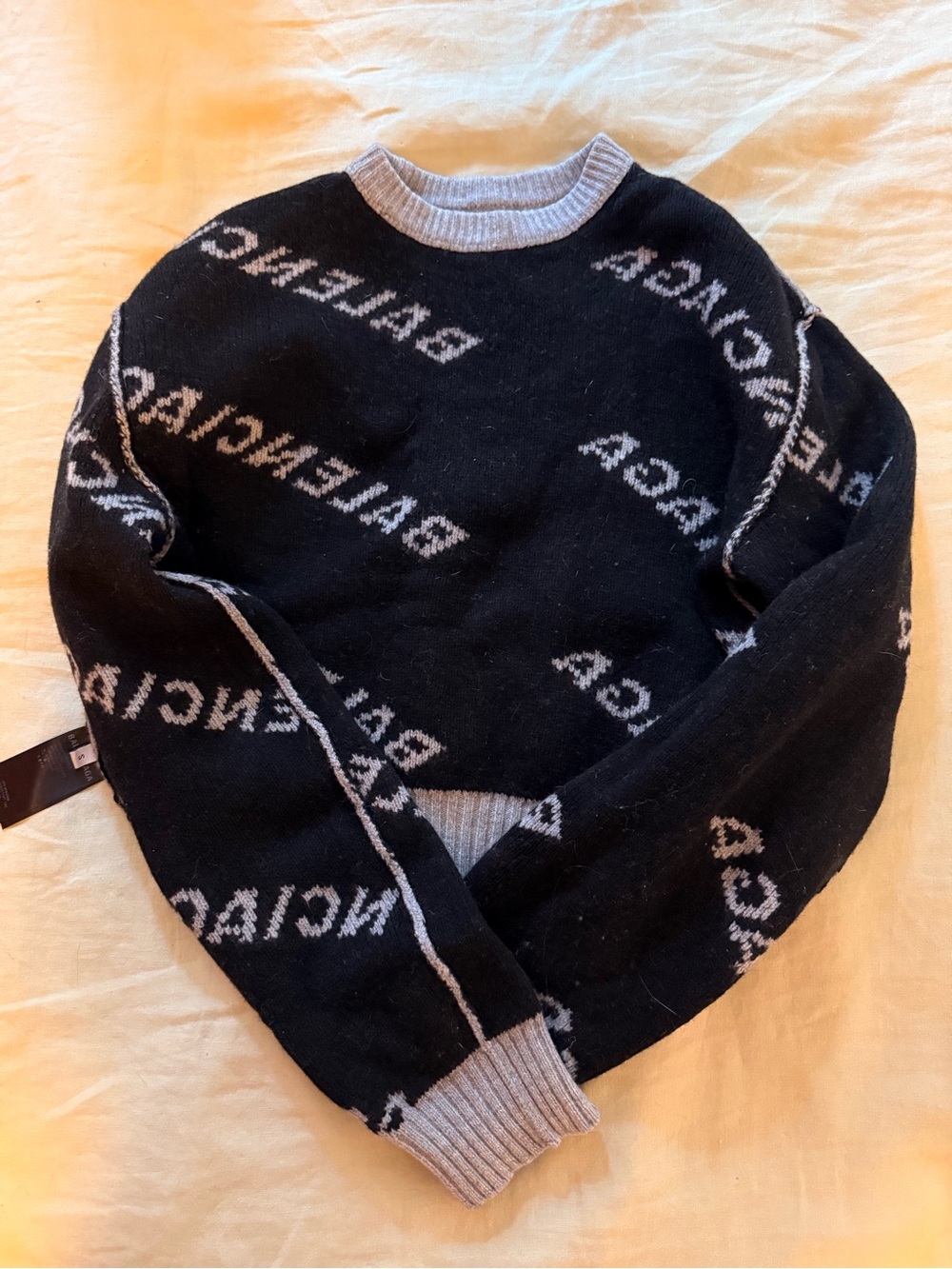 Balenciaga Cropped Crewneck Sweater with Logo - Picture 4 of 6